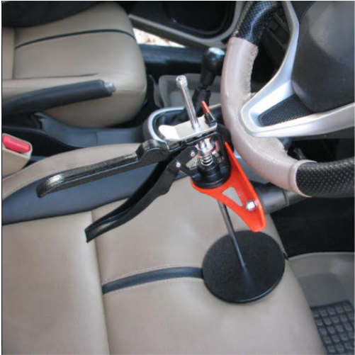 Steering Wheel Holder with Thumb Lock Release: Motor your clamping speed!