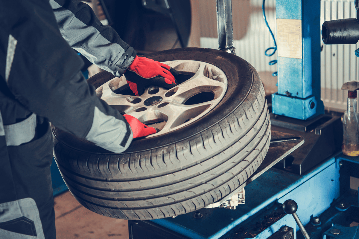 How To Use Manual Tire Changer